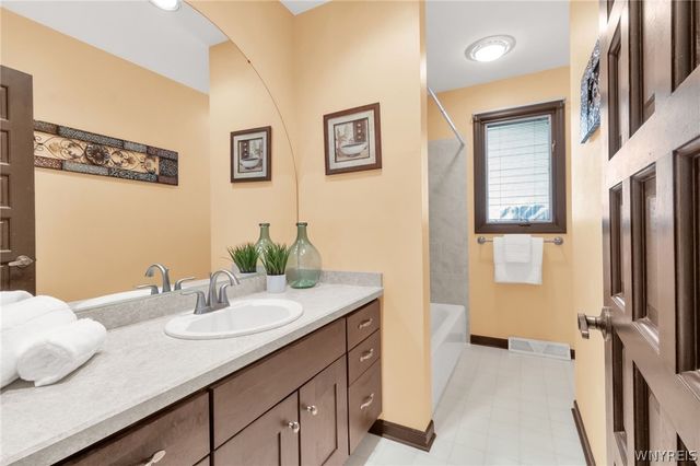 111 Windmill Road, West Seneca, NY 14218