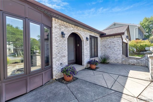 111 Windmill Road, West Seneca, NY 14218
