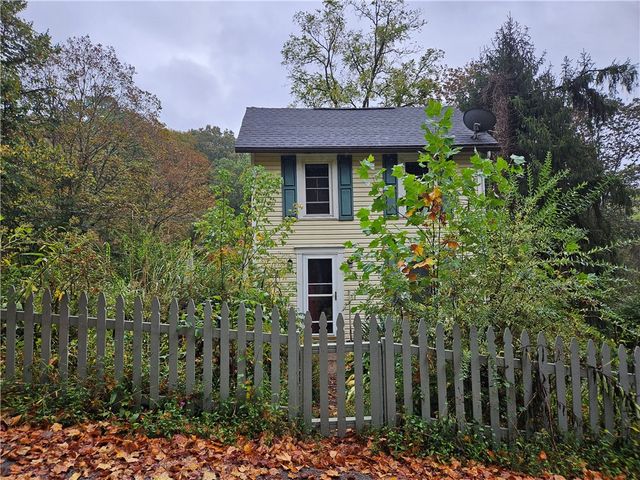 3132 Baker School Rd, North Huntingdon, PA 15642