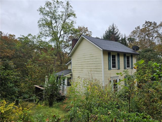 3132 Baker School Rd, North Huntingdon, PA 15642