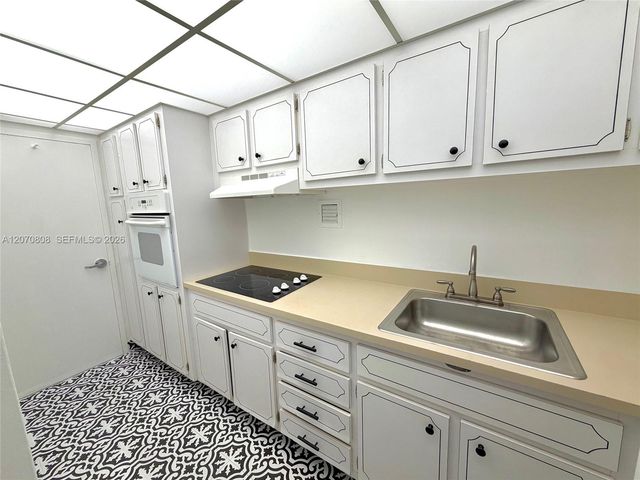 1200 West Avenue 1002, Miami Beach, FL 33139