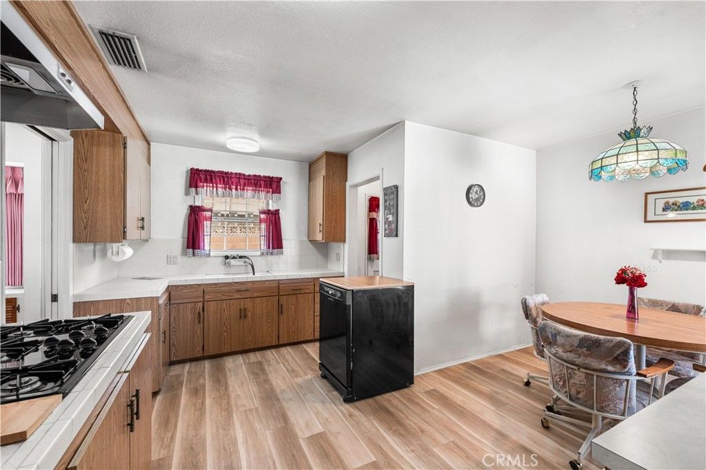 Image 6 of property listing at 14239 Cohasset, Van Nuys, CA 91405