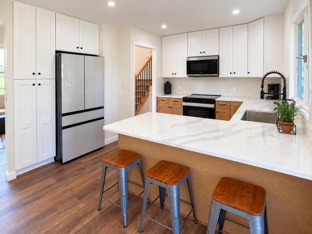 11040 N Riverland COURT, Mequon, WI 53092