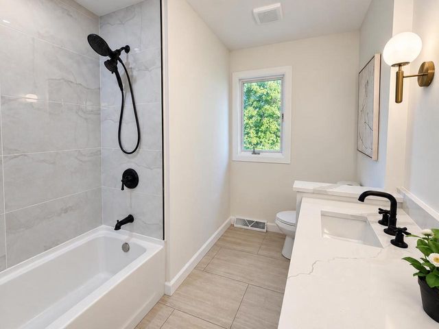 11040 N Riverland COURT, Mequon, WI 53092