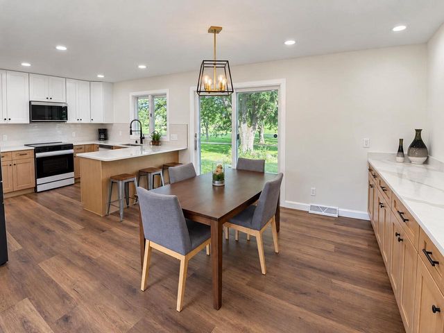 11040 N Riverland COURT, Mequon, WI 53092
