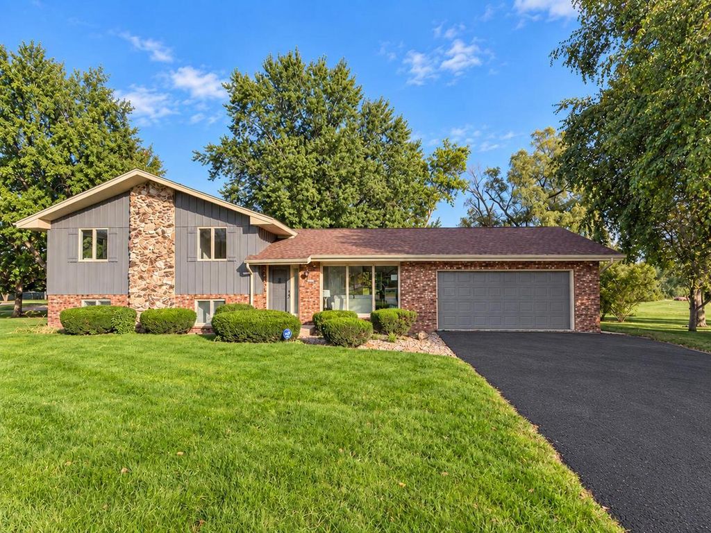 11040 N Riverland COURT, Mequon, WI 53092