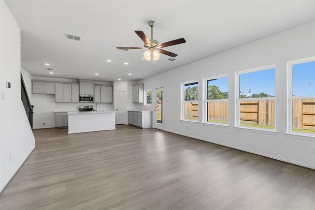 2454 Parker Street, Seabrook, TX 77586
