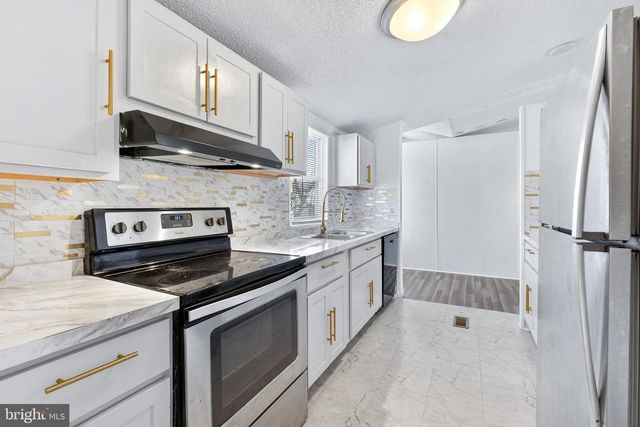 102 ARROWWOOD CT, Lancaster, PA 17603