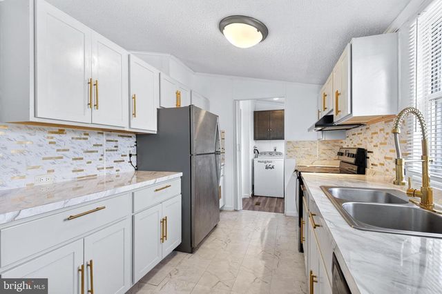 102 ARROWWOOD CT, Lancaster, PA 17603