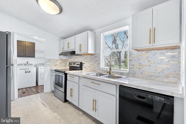 102 ARROWWOOD CT, Lancaster, PA 17603