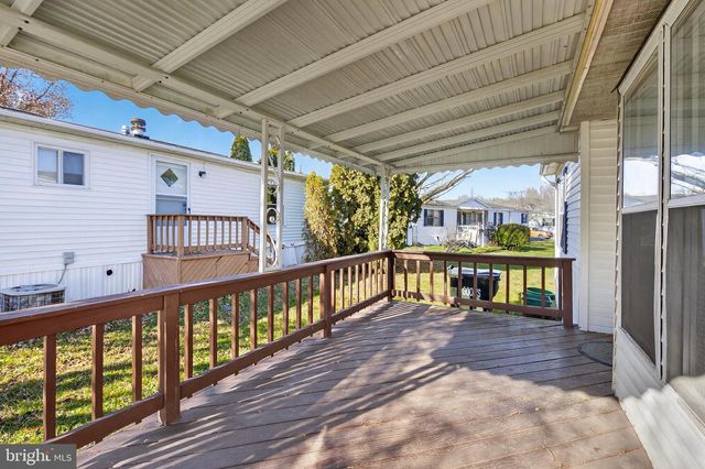 102 ARROWWOOD CT, Lancaster, PA 17603