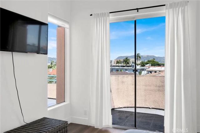 4830 Elmwood Avenue 302, Los Angeles, CA 90004