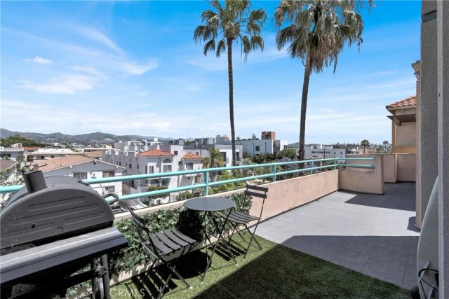 4830 Elmwood Avenue 302, Los Angeles, CA 90004