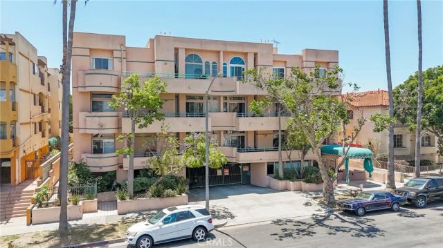 4830 Elmwood Avenue 302, Los Angeles, CA 90004