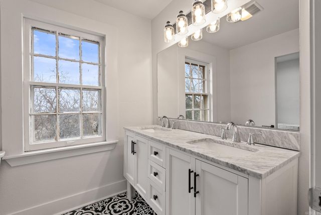 215 Thayer Street, Little Rock, AR 72205