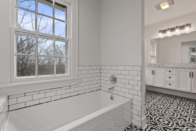 215 Thayer Street, Little Rock, AR 72205