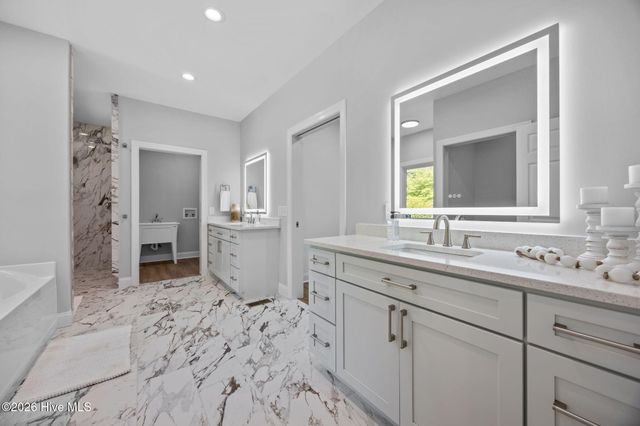 107 Devonshire Avenue W, West End, NC 27376