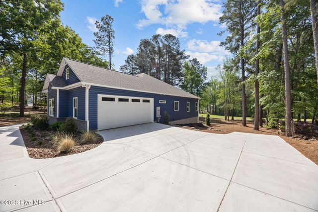 107 Devonshire Avenue W, West End, NC 27376