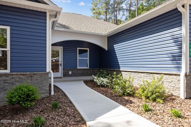 107 Devonshire Avenue W, West End, NC 27376