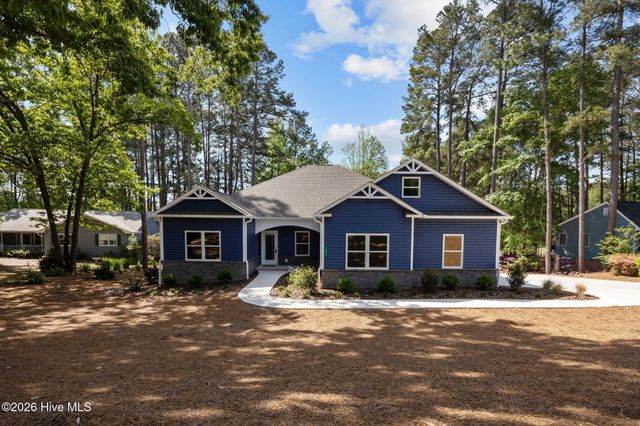107 Devonshire Avenue W, West End, NC 27376