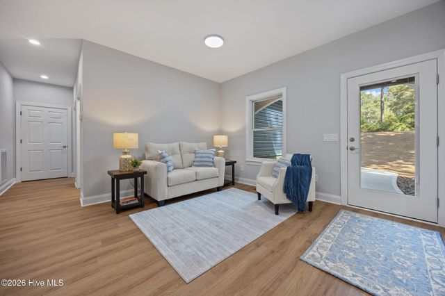 107 Devonshire Avenue W, West End, NC 27376