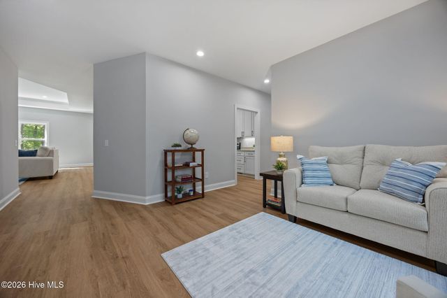 107 Devonshire Avenue W, West End, NC 27376