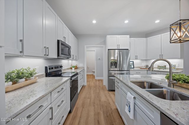 107 Devonshire Avenue W, West End, NC 27376