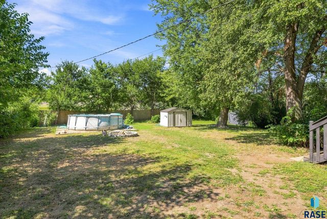 233 N Meyer Ln Lane, Sioux Falls, SD 57103