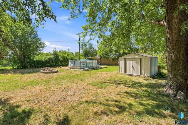233 N Meyer Ln Lane, Sioux Falls, SD 57103