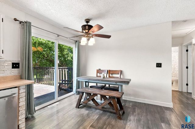 233 N Meyer Ln Lane, Sioux Falls, SD 57103