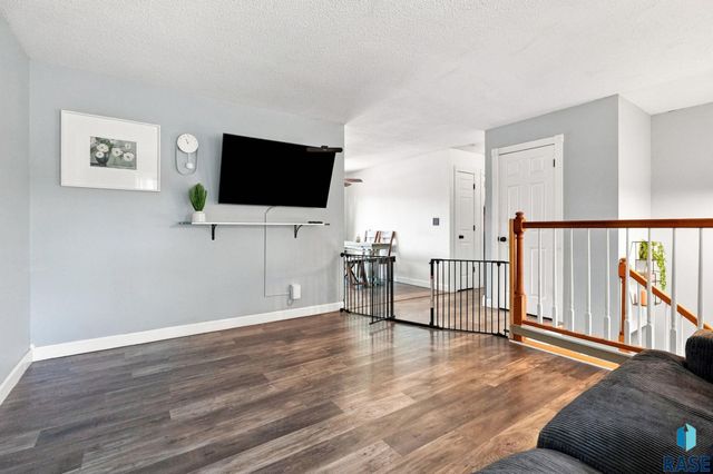 233 N Meyer Ln Lane, Sioux Falls, SD 57103
