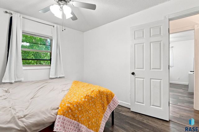 233 N Meyer Ln Lane, Sioux Falls, SD 57103