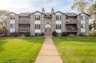 8385 Pontiac Lake Road 14, White Lake, MI 48386
