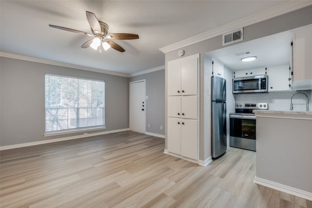 4427 Holland Avenue 105, Dallas, TX 75219