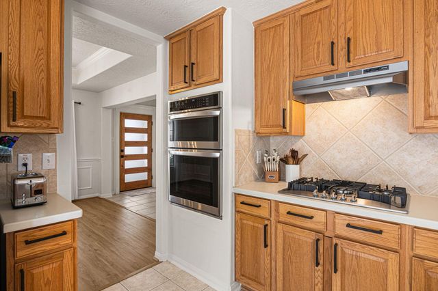 1489 Garden Lakes Drive, Friendswood, TX 77546