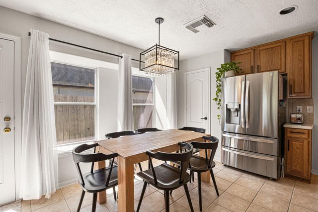 1489 Garden Lakes Drive, Friendswood, TX 77546