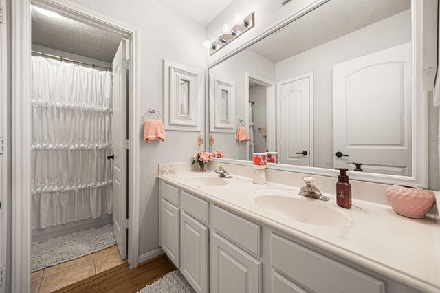 1489 Garden Lakes Drive, Friendswood, TX 77546