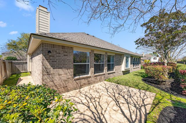 1489 Garden Lakes Drive, Friendswood, TX 77546