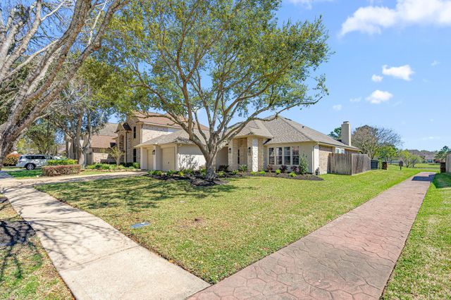 1489 Garden Lakes Drive, Friendswood, TX 77546