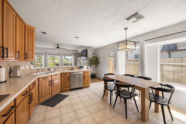 1489 Garden Lakes Drive, Friendswood, TX 77546