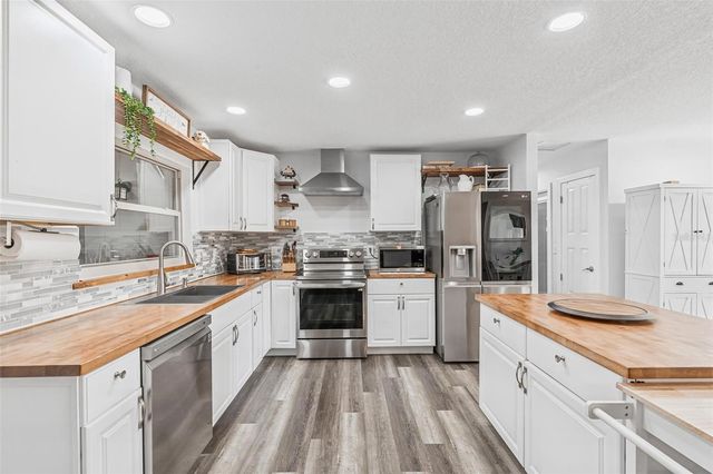 611 LITTLE WEKIVA ROAD, Altamonte Springs, FL 32714