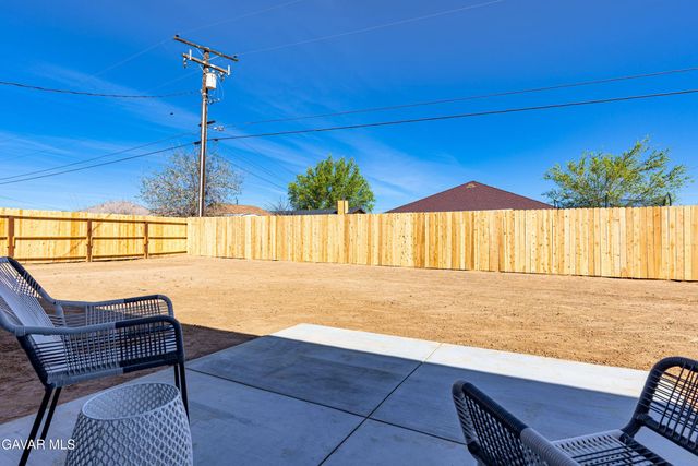 8337 Viburnum Avenue, California City, CA 93505