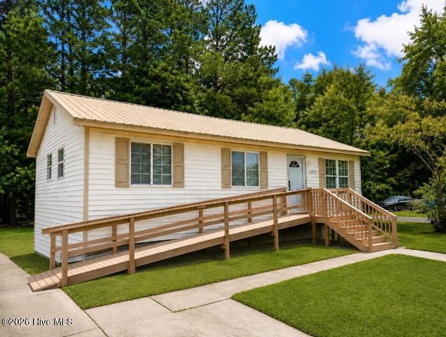 112 Poplar Street, Wallace, NC 28466