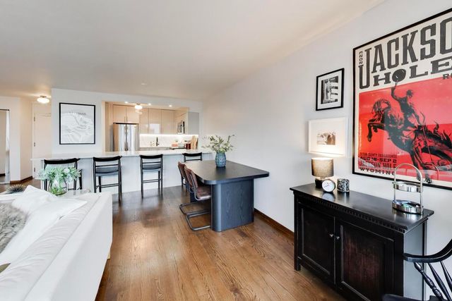 1560 N SANDBURG Terrace 1708, Chicago, IL 60610