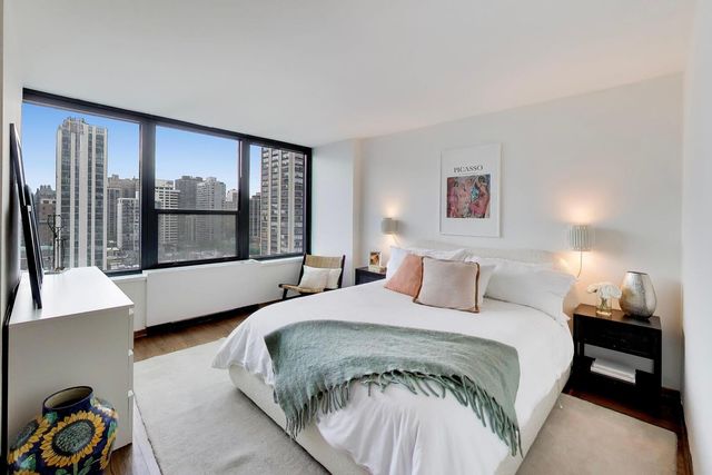 1560 N SANDBURG Terrace 1708, Chicago, IL 60610