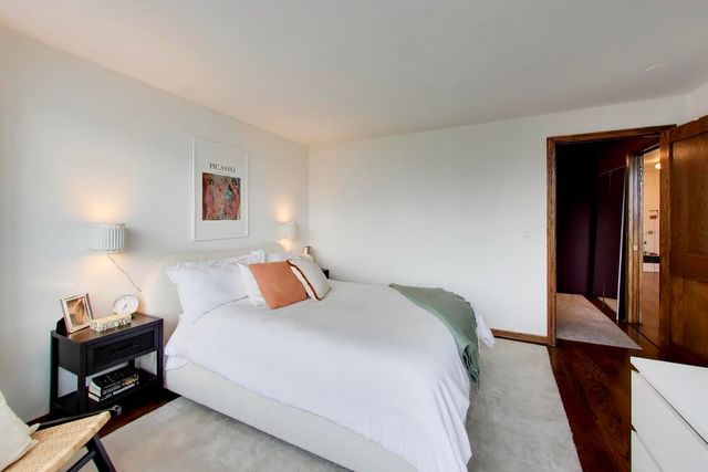 1560 N SANDBURG Terrace 1708, Chicago, IL 60610