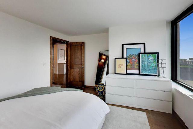 1560 N SANDBURG Terrace 1708, Chicago, IL 60610
