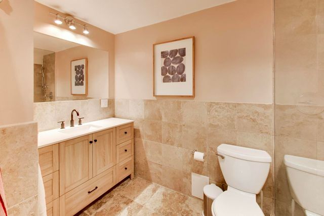 1560 N SANDBURG Terrace 1708, Chicago, IL 60610