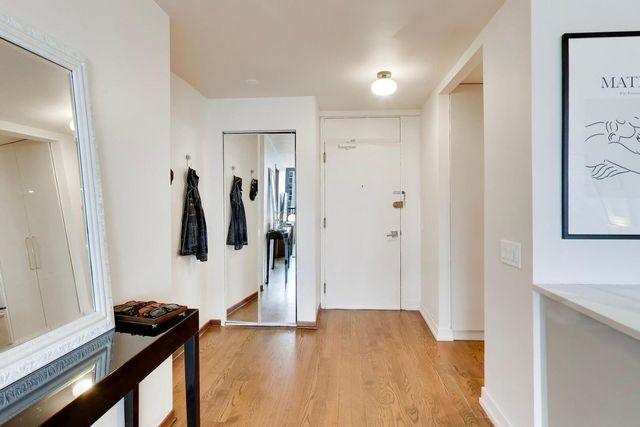 1560 N SANDBURG Terrace 1708, Chicago, IL 60610
