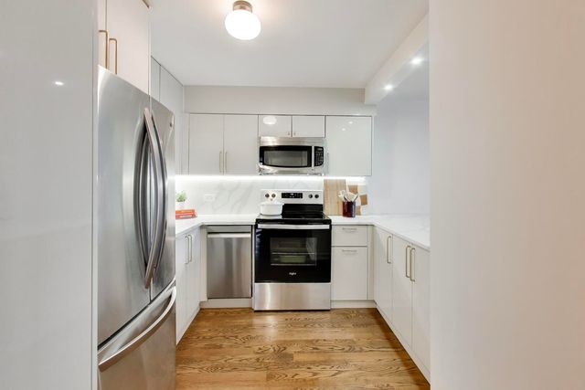 1560 N SANDBURG Terrace 1708, Chicago, IL 60610